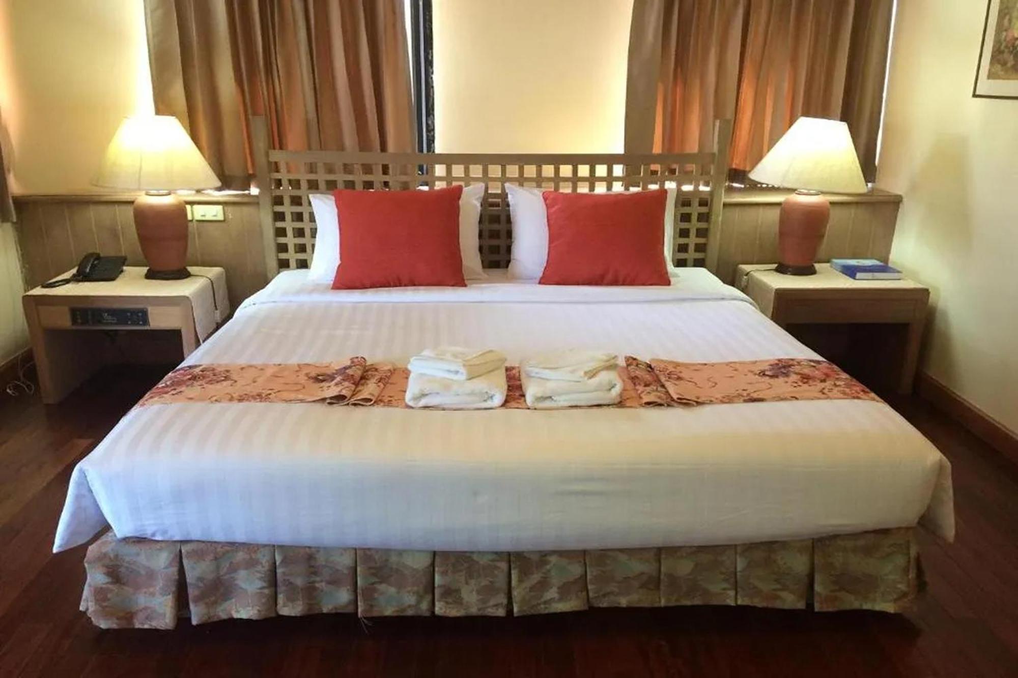 Pin Hotel Lampang Extérieur photo