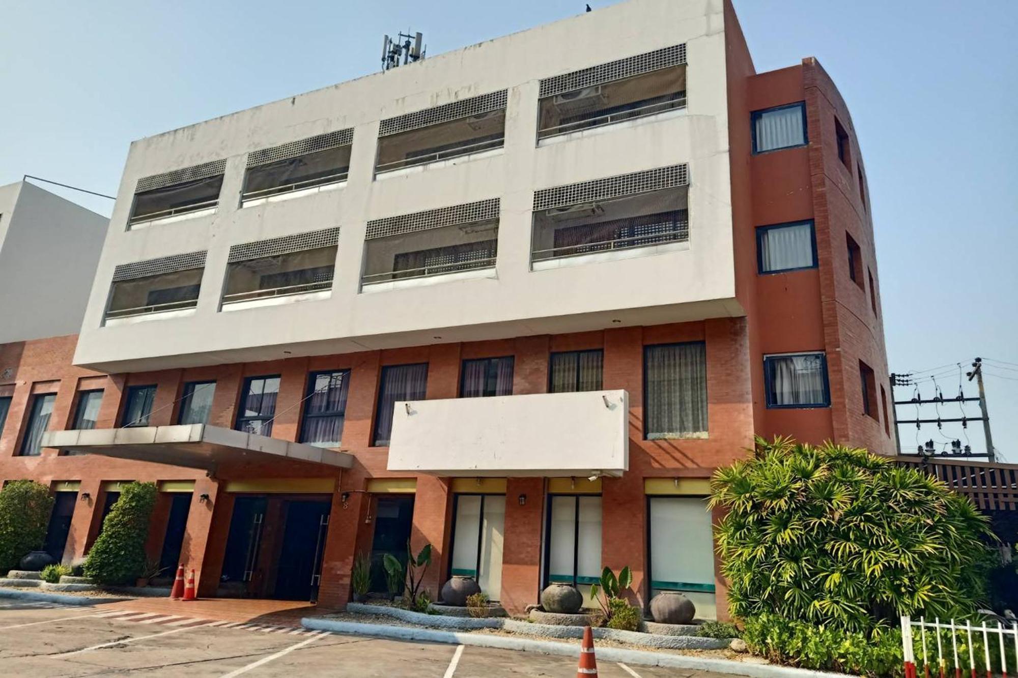 Pin Hotel Lampang Extérieur photo
