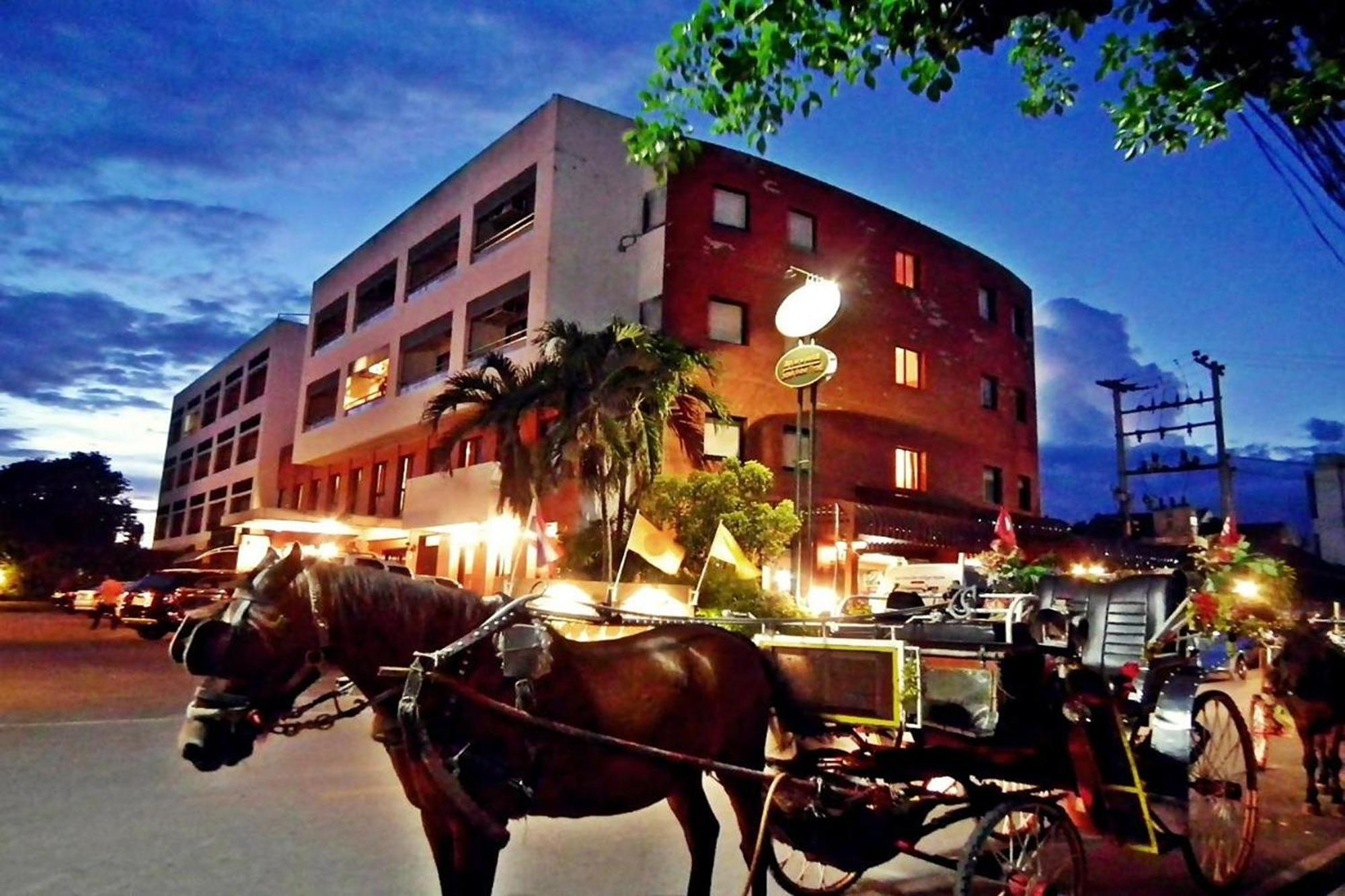 Pin Hotel Lampang Extérieur photo