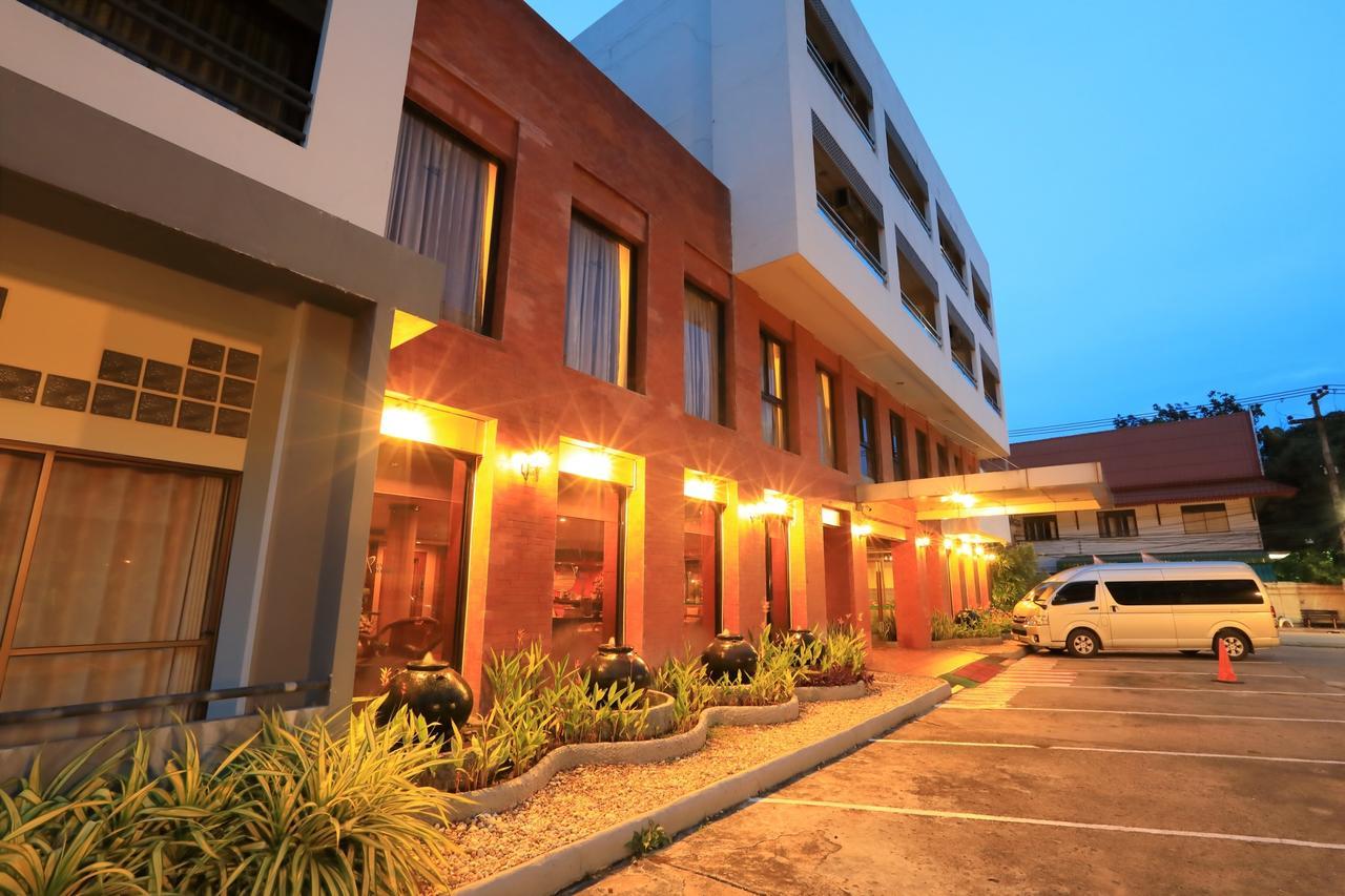 Pin Hotel Lampang Extérieur photo