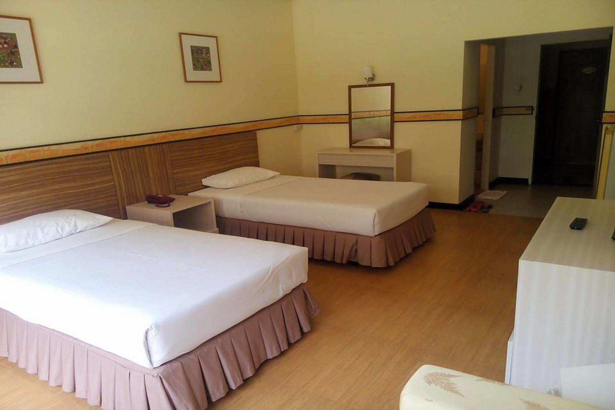 Pin Hotel Lampang Extérieur photo