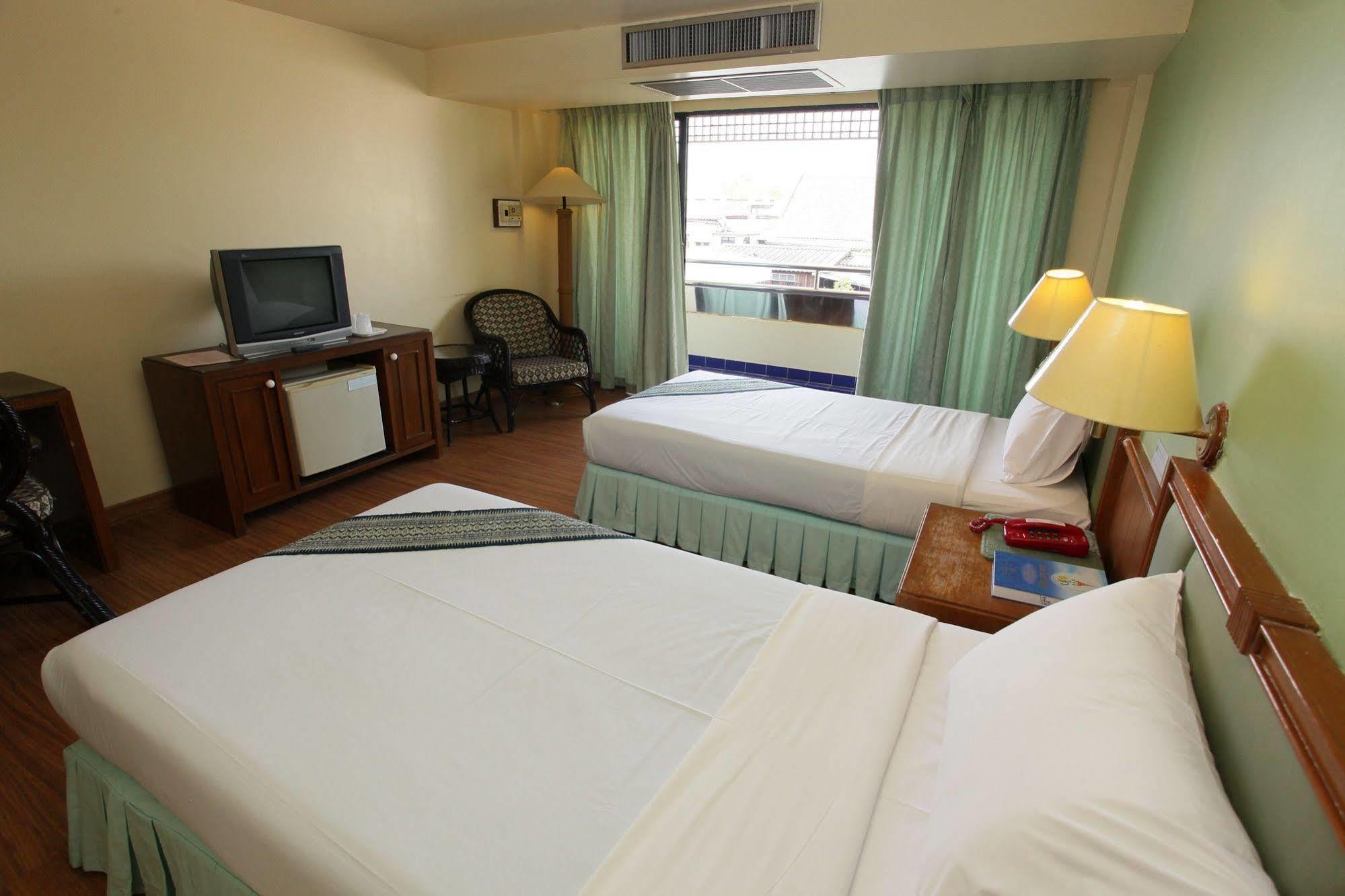 Pin Hotel Lampang Extérieur photo
