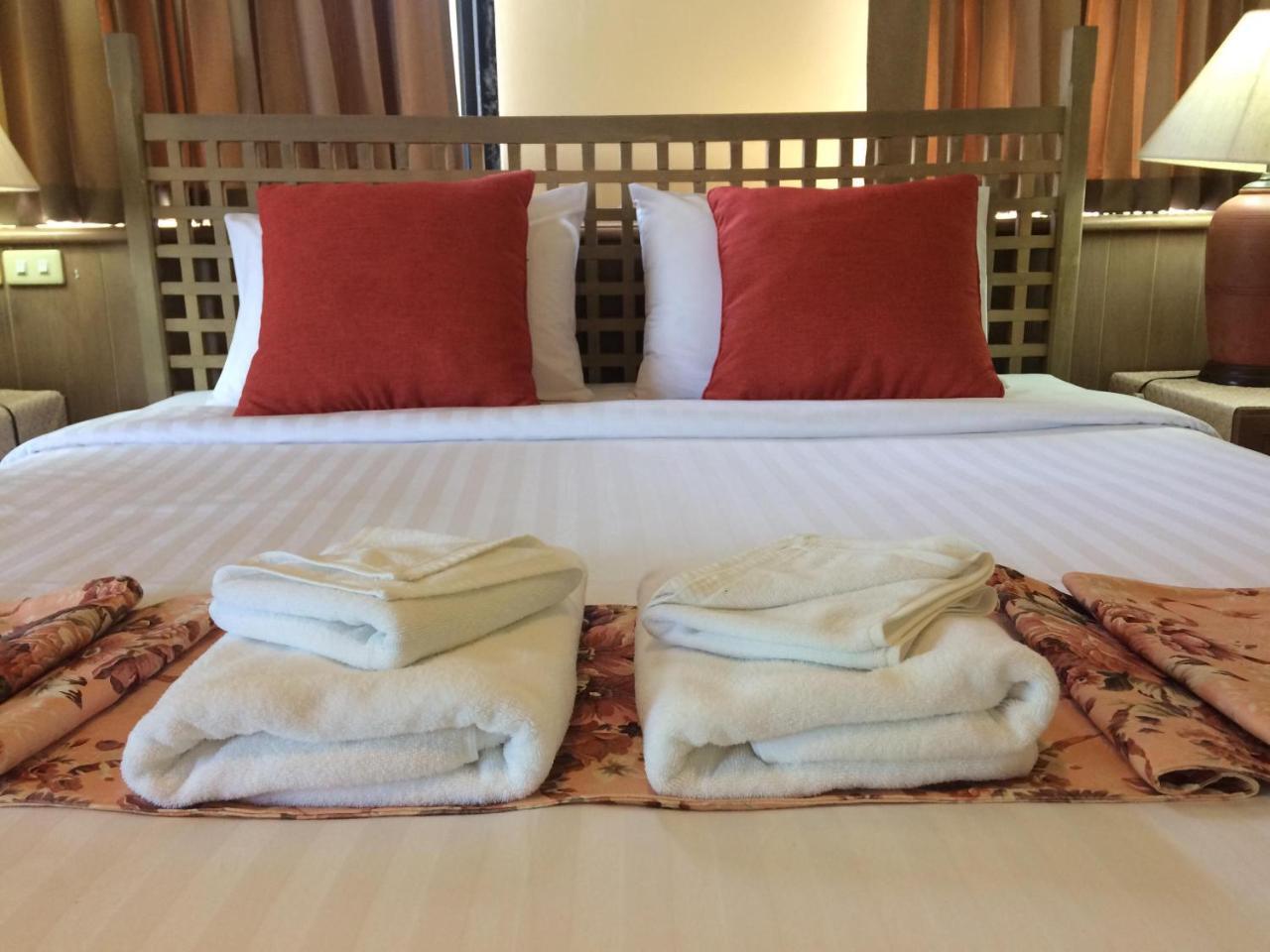 Pin Hotel Lampang Extérieur photo